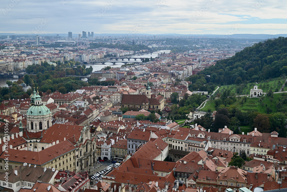 Obraz premium Breathtaking Aerial View of Prague – Historic Red Roofs & Vltava River