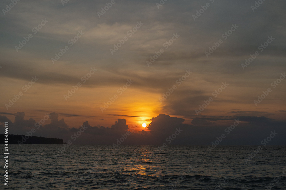 Fototapeta premium Ocean shore and beach at sunset, Bali