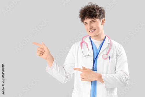 Male medical intern pointin...