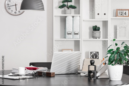 Modern home office desk wit...