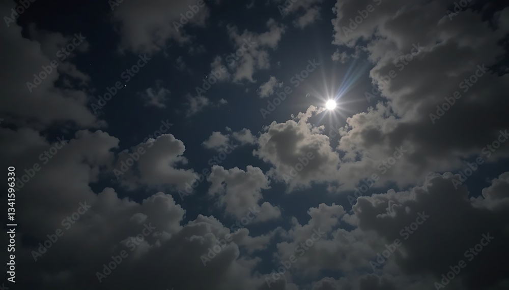 Obraz premium 흐린 구름사이로 나타나는 태양빛