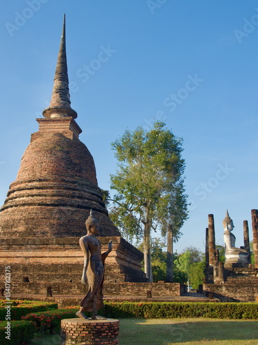 Obraz na płótnie Statues of walking and sitting Buddha in Sukhothai Historical Park in Thailand w salonie