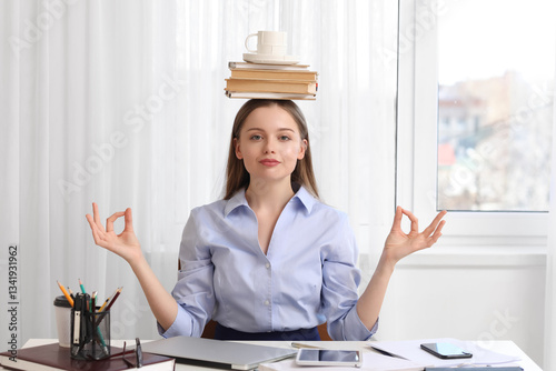 Young businesswoman with cu...