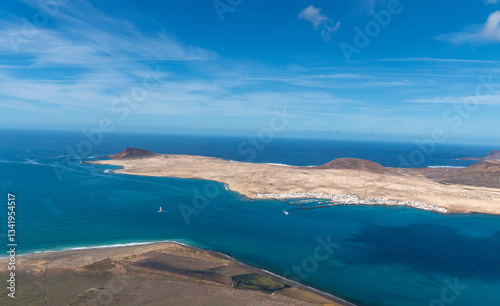 plage del risco sur l'ile de la Graciosa face au mirador del rio 