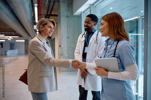 Papier peint Smiling medical sales representative greeting healthcare workers at clinic