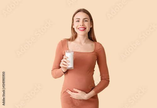 Young pregnant woman with m...