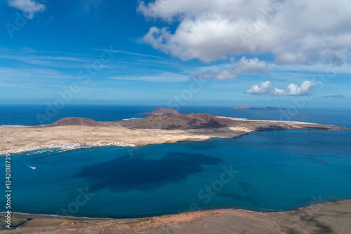 Petite île volcanique la Graciosa au sud de Lanzarote 