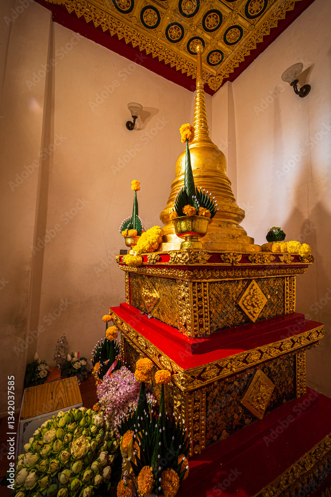 Climb the prang to pay homage to the Buddha's relics at a large Phra Si Rattana Mahathat is a Buddhist temple (wat) event tourist attractions It is a major tourist attraction Phitsanulok,Thailand.