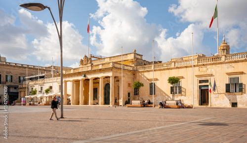 Tableau sur toile Saint George's Square is the principal urban square of Valletta, Malta, located in the centre of the city