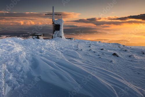 Obraz na płótnie Babia Góra at sunset, covered in winter snow. A stunning mountain landscape in Babia Góra National Park, Poland. Golden light contrasts with icy peaks, creating a breathtaking view for nature and trav w salonie