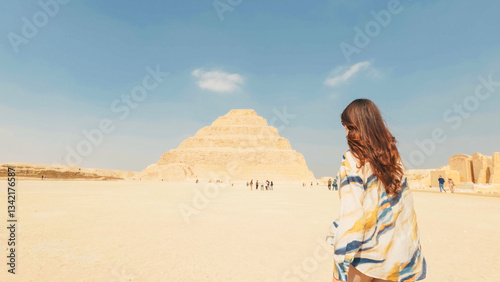 Fotografie Tourist walking towards the step pyramid of djoser in saqqara, egypt