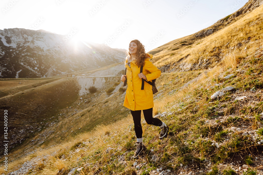 Obraz premium Woman tourist standing at mountains with backpack admiring landscape. Exploring wilderness in National Park. Travel, hiking concept