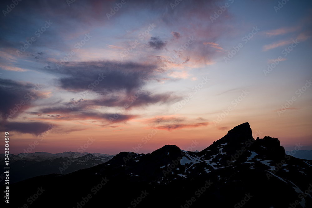 Obraz premium Majestic Blck Tusk at Sunset with Alpine Lakes
