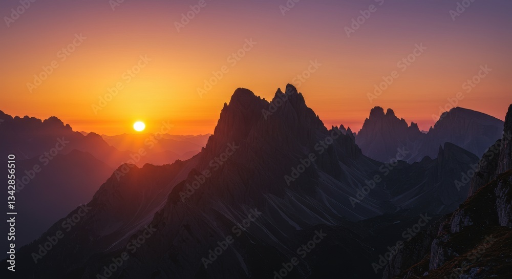 Obraz premium Breathtaking sunset over majestic mountain peaks with vibrant colors in the sky