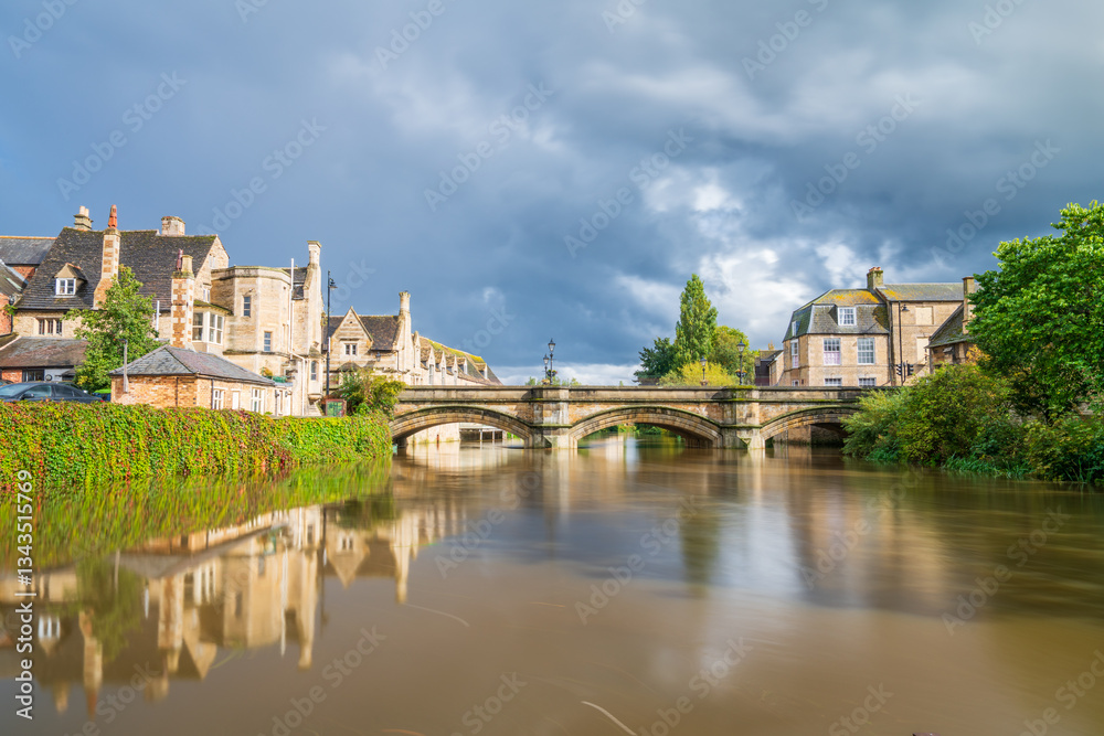 Fototapeta premium Stamford Town bridge on beautiful sunny day. England