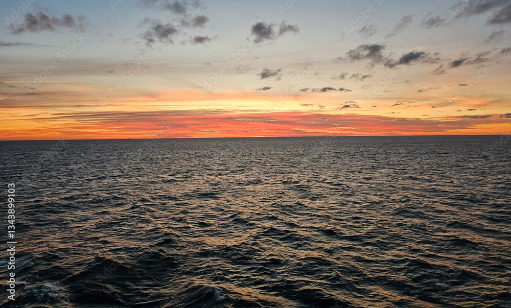 Obraz premium wonderful sunset from the ship with sea view