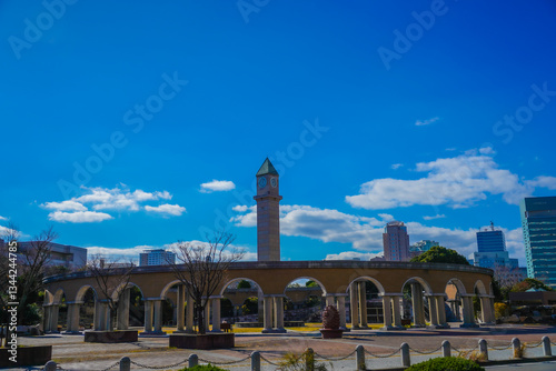 Obraz na płótnie 時計台と青空の風景 w salonie