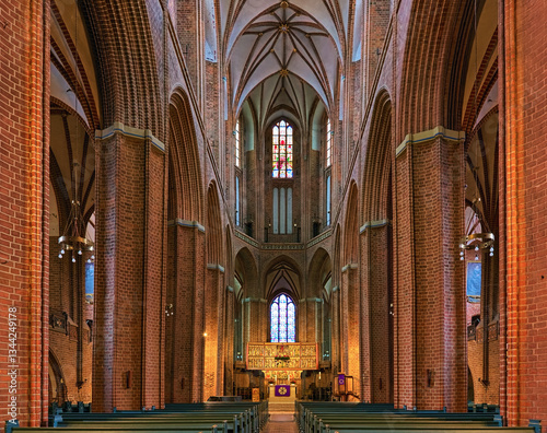 Obraz na płótnie Luneburg, Germany. Interior of St. Nicolai Church. The church was built from 1407 to 1440 in the brick Gothic style. w salonie