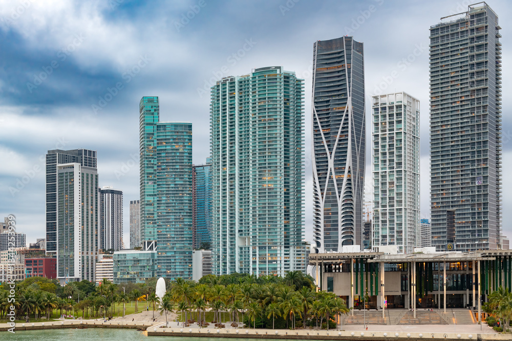 Modern skyscrapers and Maurice A. Ferre Park in downtown Miami at dusk. Modern skyscrapers and Maurice A. Ferre Park in downtown Miami at dusk.