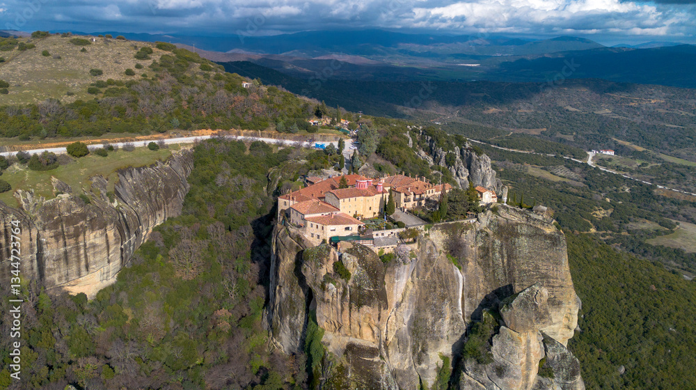 Obraz premium Meteora is a rocky region with monasteries near the town of Kalambaka in Greece.