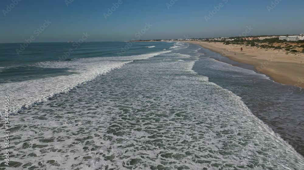 Olas rompiendo en la orilla