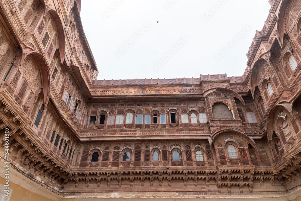 Obraz premium Mehrangarh Fort's exterior walls showcase intricate architectural details. Located in Jodhpur, Rajasthan, it is a UNESCO World Heritage Site.