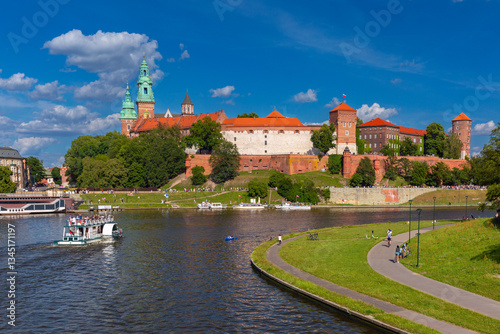 Obraz na płótnie View of Wawel Castle in Krakow, Poland, with the Vistula River in the foreground w salonie