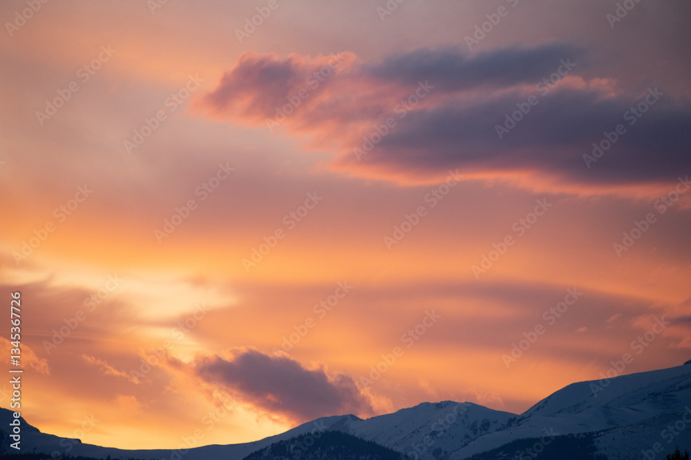 Fototapeta premium soft hues over the rocky mountains at sunset
