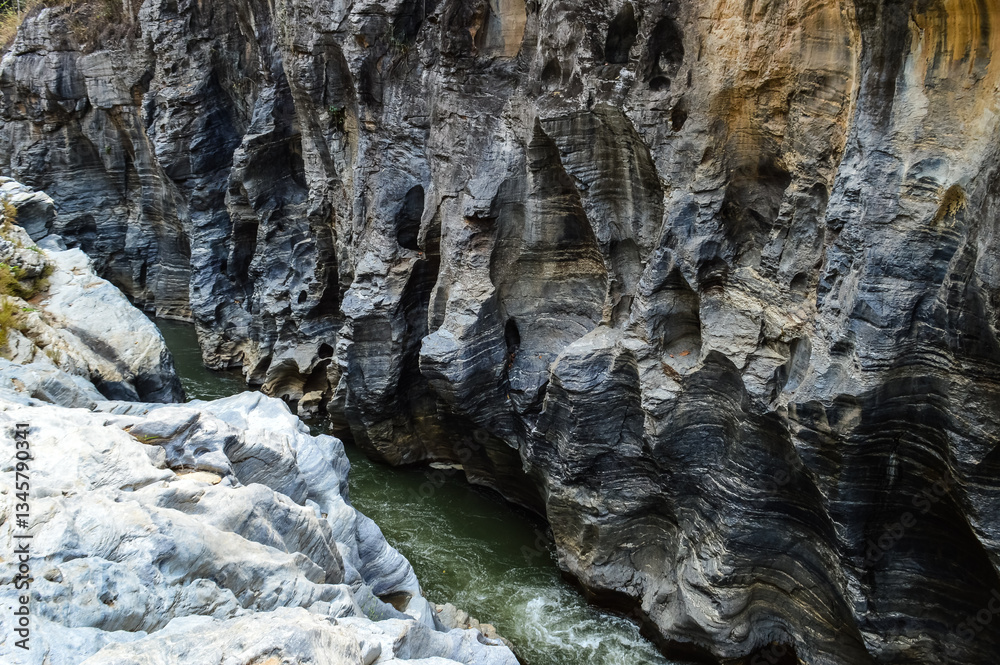 Fototapeta premium Rapids and streams in Ob Khan National Park Chiang Mai, Northern Thailand