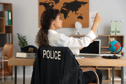 African-American police off...
