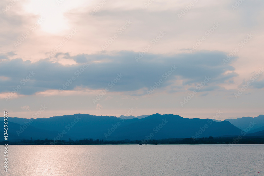 Fototapeta premium lake and mountains