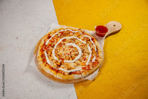 Obraz na płótnie Chicken tikka masala thin crusted pizza baked in wood fired oven w salonie
