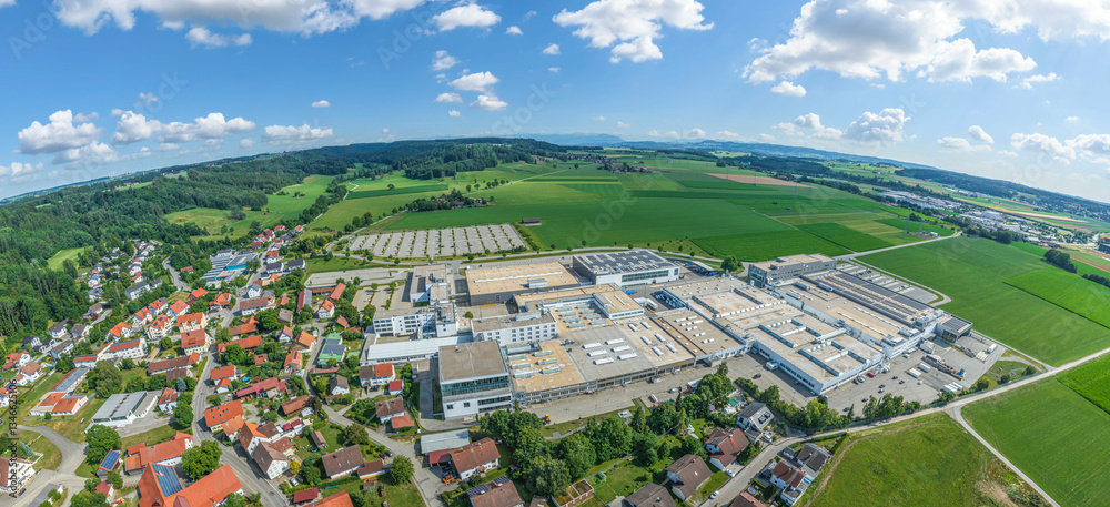 Ausblick ins Unterallgäu rund um die Ortschaft Wolfertschwenden bei Bad Grönenbach