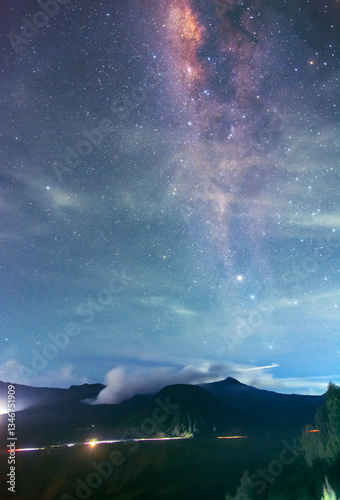 Droga Mleczna i nocne niebo nad wulkanem Bromo - Astrofotografia na Jawie w Indonezji 