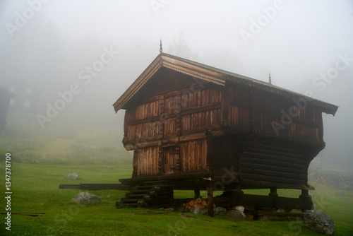 Fotografía Foggy Summer Stabbur in Uvdal, Norway
