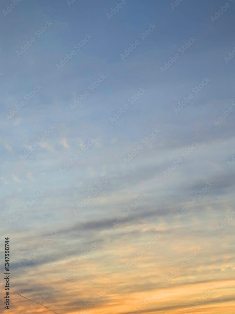 Obraz premium Beautiful golden red sky sunset after a warm day in England glow of warmth