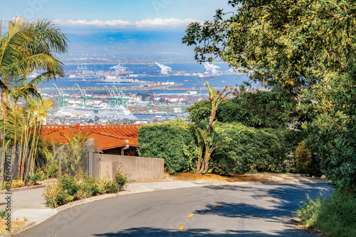 Obraz na płótnie Neighborhoods with small roads and homes overlooking Los Angeles and the Port of Los Angeles during a bright, beautiful clear Springtime day w salonie
