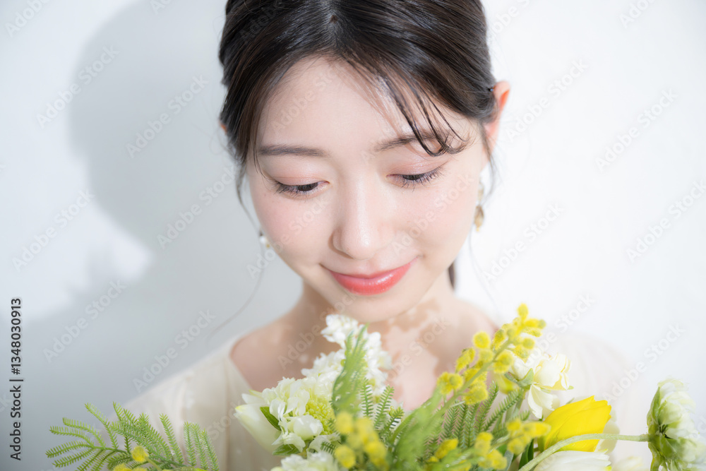 Depressed beauty image of yellow flowers in spring and summer holding a bouquet of mimosa flowers, beauty, marriage, etc. Depressed beauty image of yellow flowers in spring and summer holding a bouquet of mimosa flowers, beauty, marriage, etc.