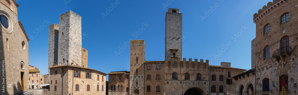 Fototapeta premium Amazing view of the towers and the buildings of the wonderful village of San Gimignano. A Unesco World Heritage. Tuscany, Italy