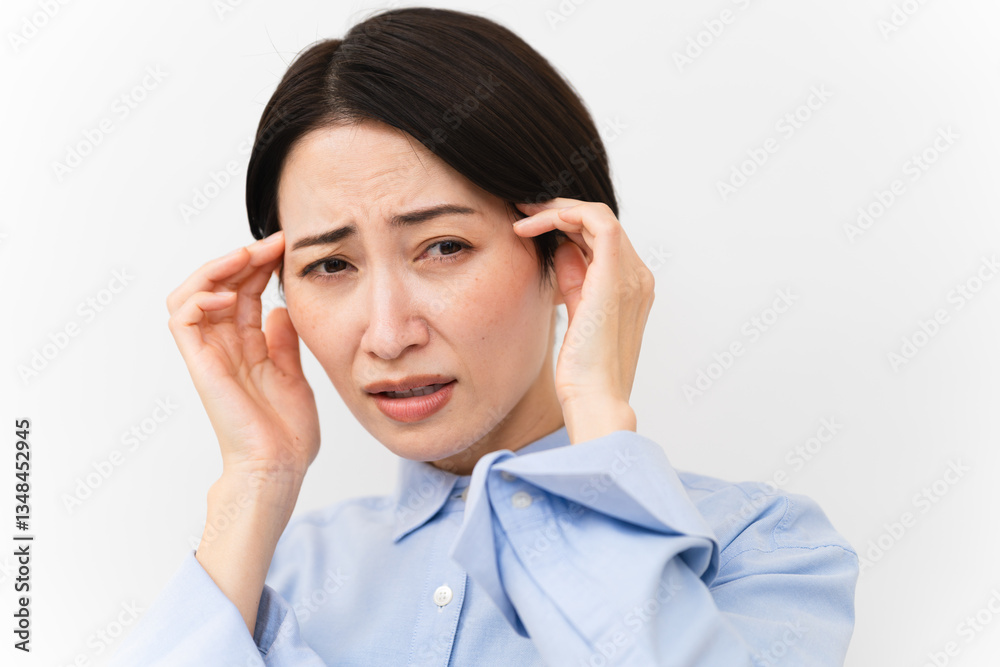 長袖シャツを着ている女性