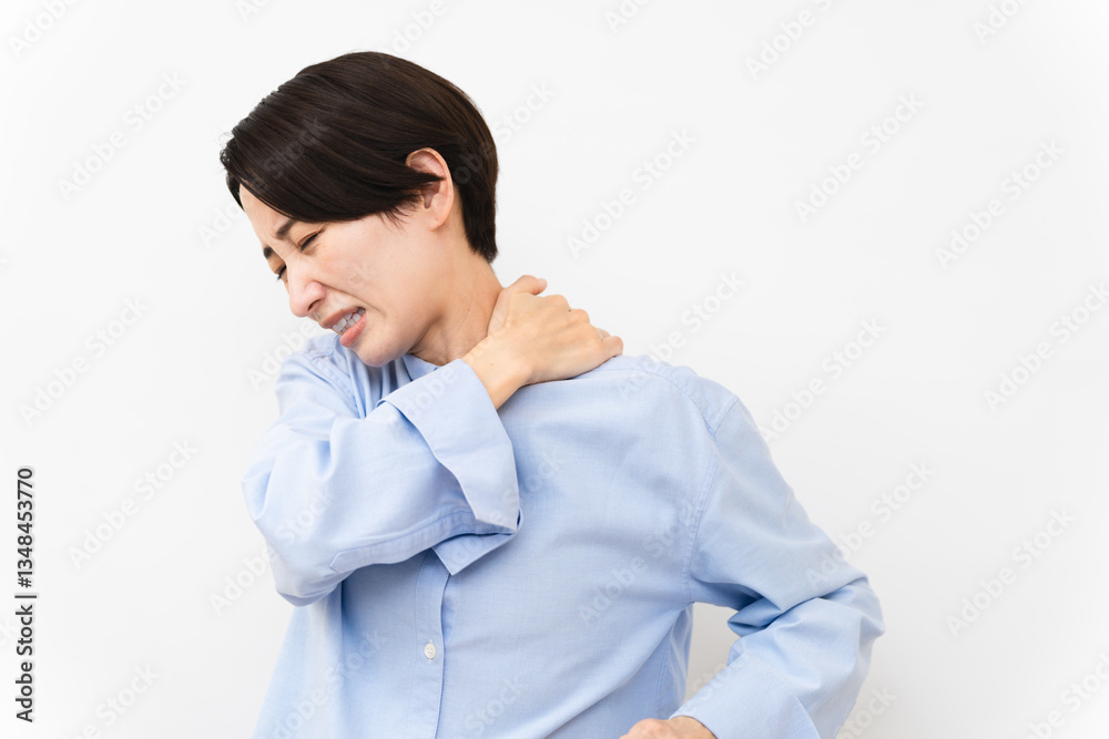 長袖シャツを着ている女性 長袖シャツを着ている女性