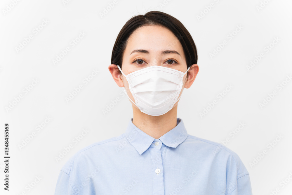 マスク姿の女性 マスク姿の女性