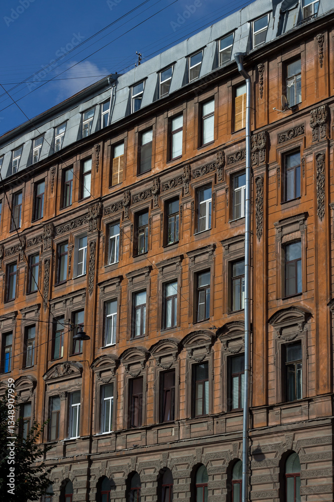 Fototapeta premium Historical apartment building in Saint Petersburg