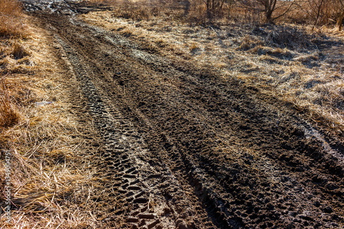 Descent on a dirty dirt road with loose soil