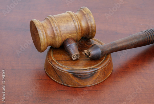 Foto Broken judge gavel on wooden table