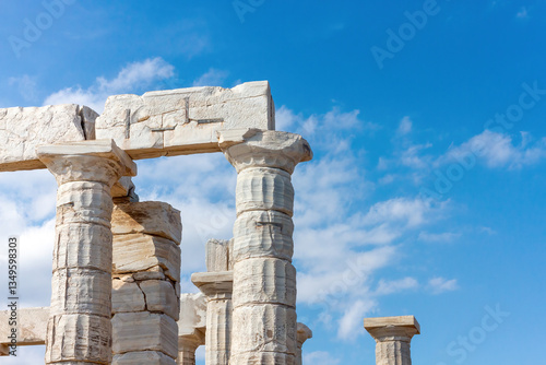 Obraz na płótnie Detail of the ancient doric temple of Poseidon, in Sounion, Greece, Europe. The temple was built in the 5th century BC by the Athenians, dedicated to Poseidon the god of the sea. w salonie