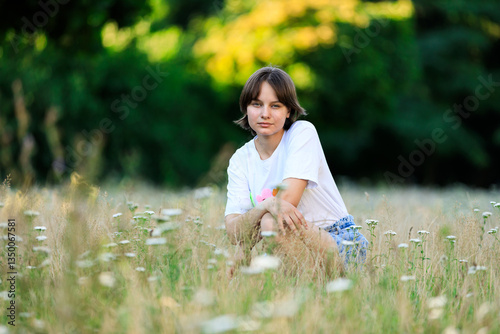 Obraz na płótnie Portrait of girl in park in summer w salonie