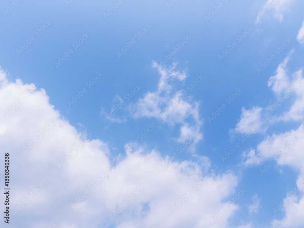 春の少し霞んだ青空と雲06 春の少し霞んだ青空と雲06