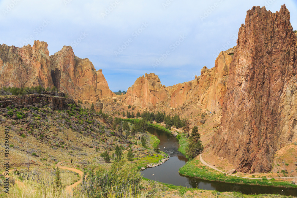 North America, United States, Oregon, Central Oregon, Redmond, Terrebonne, Oregon. Smith Rock State Park. Crooked River. High Desert. Basalt rocks and cliffs.