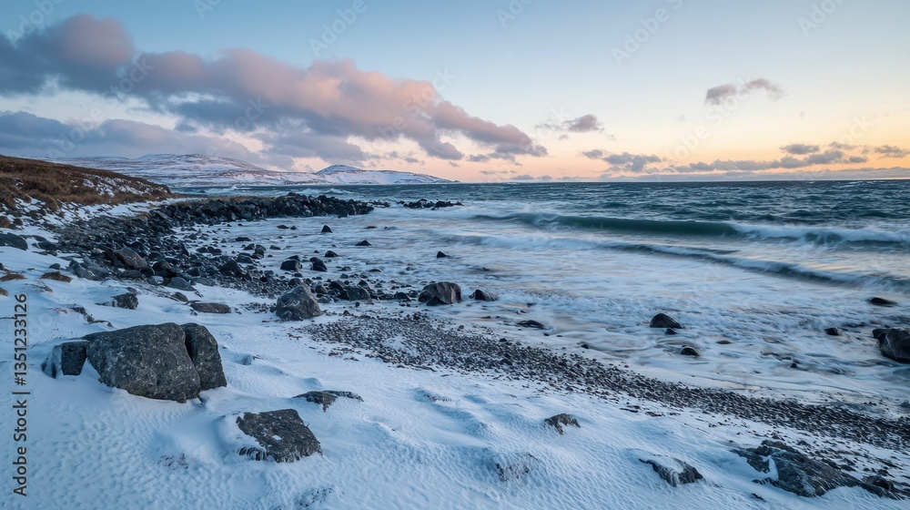 Obraz premium Panoramic View of Greenland's Icy Coastline Near Sunset
